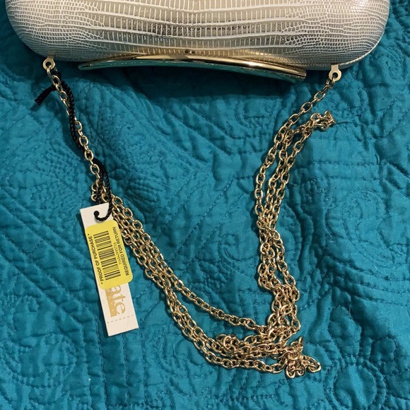 NEW KATE LANDRY LIGHT GOLD CHAIN Crossbody Clutch - Picture 11 of 12